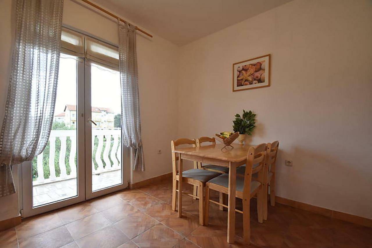 Apartments Villa Dolmar Vodice Exterior photo